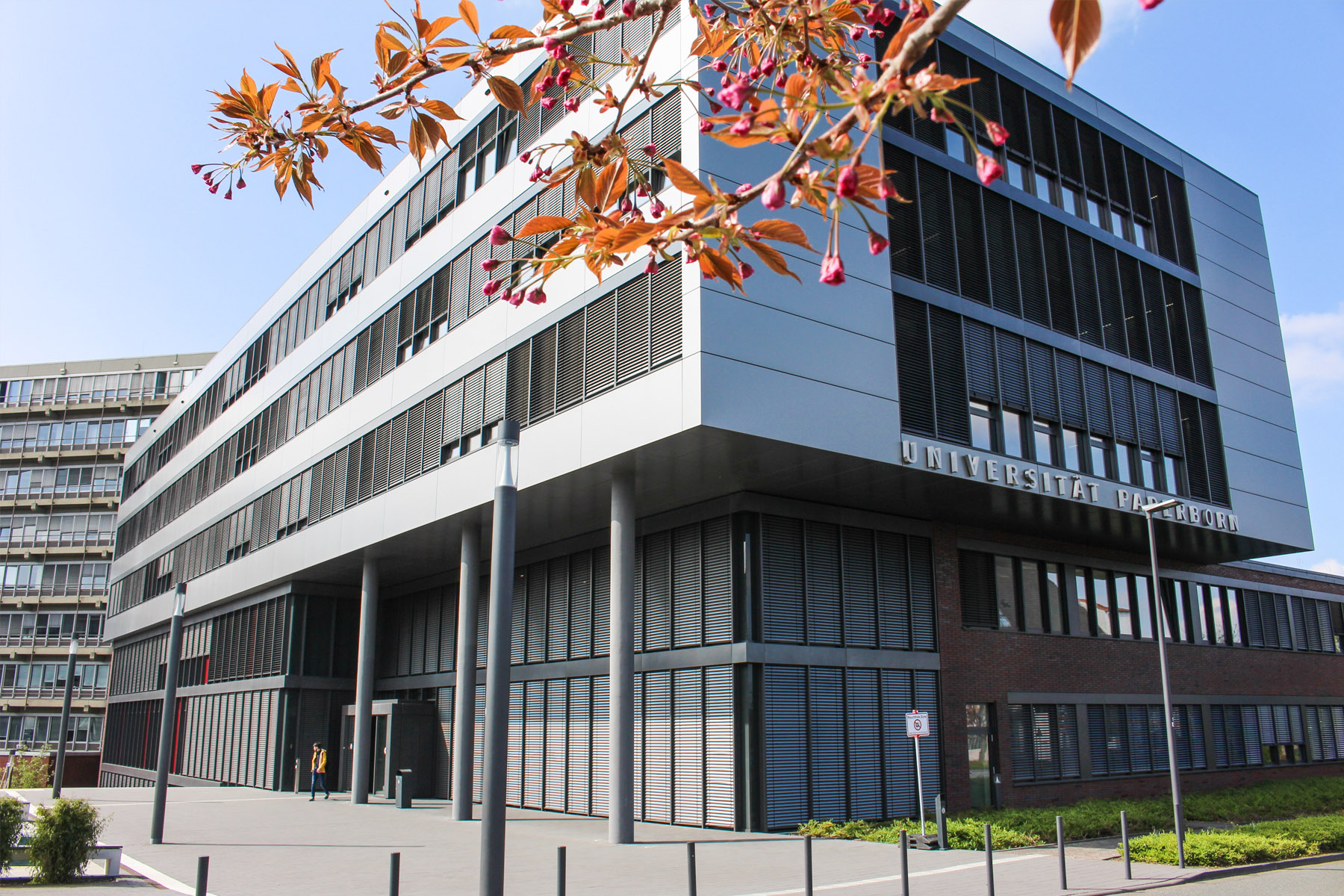Haupteingang der Universität Paderborn.