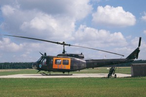 Bild eines Helikopters auf dem Landefeld.