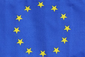 Nahaufnahme des Sternenkreises auf einer EU-Flagge.